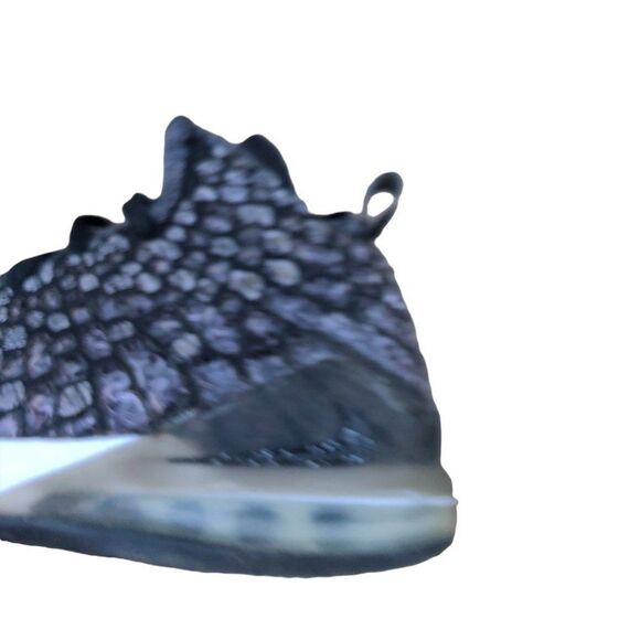 2019 Nike LeBron 17 Blk/Wht Sz 7.5 - Picture 10 of 16